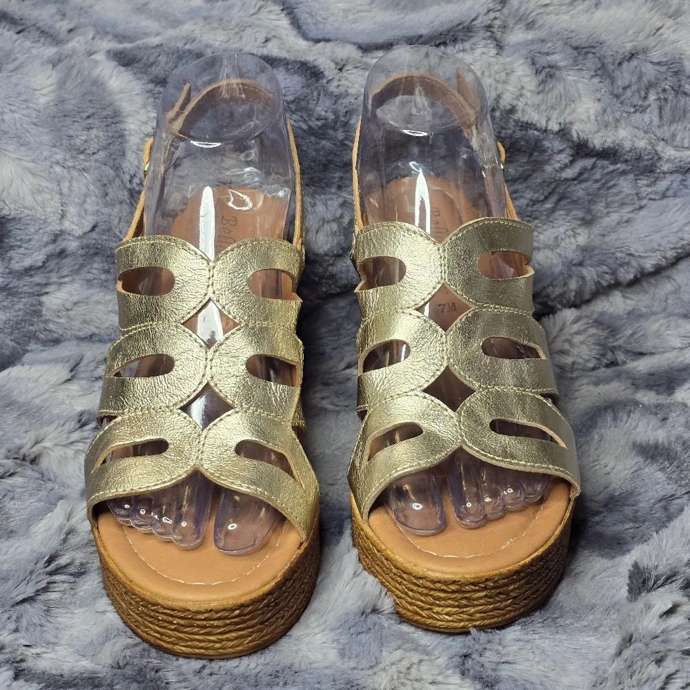 NWOB Bella Vita Women's Pri-Italy Platform‎ Sandals Champagne Gold Size 7